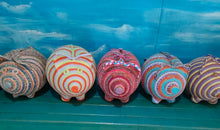 Cargar imagen en el visor de la galería, Cochinito decorativo