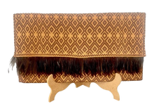 Cargar imagen en el visor de la galería, Cartera con bordado artesanal