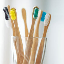 Cargar imagen en el visor de la galería, Kit de cepillos de dientes de bambú