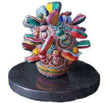 Cargar imagen en el visor de la galería, Corazón de barro policromado