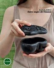 Cargar imagen en el visor de la galería, Barro negro alhajero
