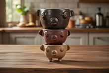 Cargar imagen en el visor de la galería, Salsera de barro bruñido
