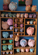 Cargar imagen en el visor de la galería, Cochinito decorativo
